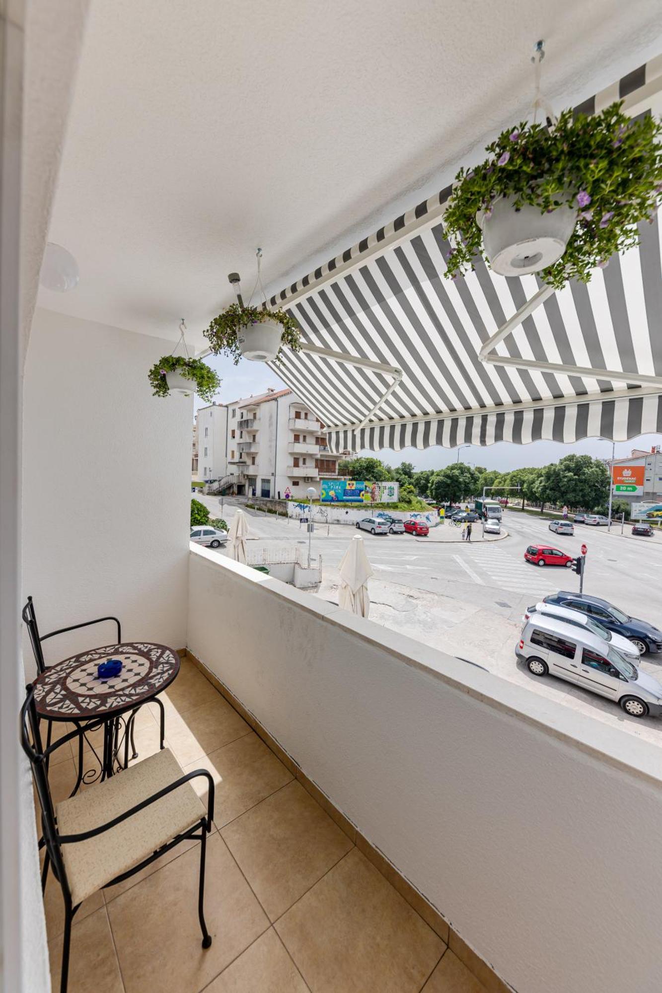 House Niko M With 6 Apartments Split Exterior foto